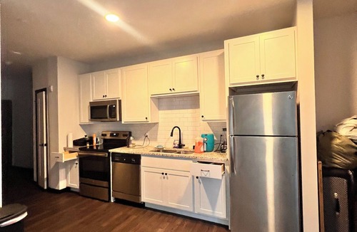 Fitchburg Apartment | Cozy 1-bedroom apartment in fantastic Fitchburg with AC, laundry, and amenities