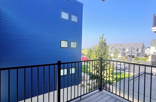 Fitchburg Apartment | Cozy 1-bedroom apartment in fantastic Fitchburg with AC, laundry, and amenities