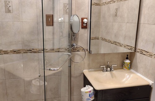 Brooklyn Apartment | Cozy 1-bedroom apartment in charming Brooklyn with AC