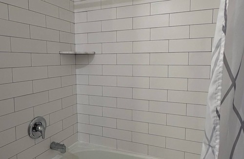 Carteret Apartment | Cozy 1-bedroom apartment in Carteret with rooftop and gym access