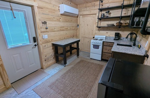 Cullman Apartment | Cozy 1-bedroom apartment in charming Cullman on Duck River Reservoir!