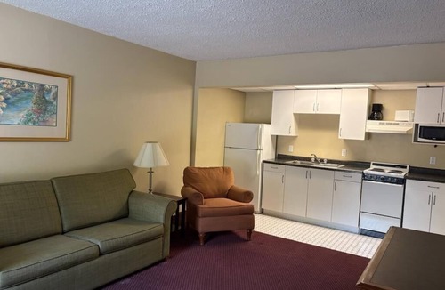 Ottumwa Hotel | Cozy 1-bedroom apartment in downtown Ottumwa