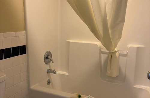 Ottumwa Hotel | Cozy 1-bedroom apartment in downtown Ottumwa