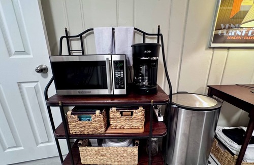 Del Ray Apartment | Cozy 1-bedroom basement apartment in walkable Del Ray - Blocks from the Metro!