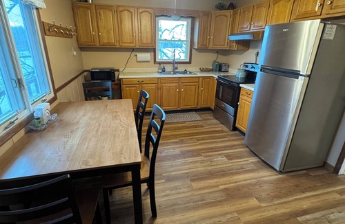 Quincy Cabin | Cozy 1-bedroom cabin right on the river.