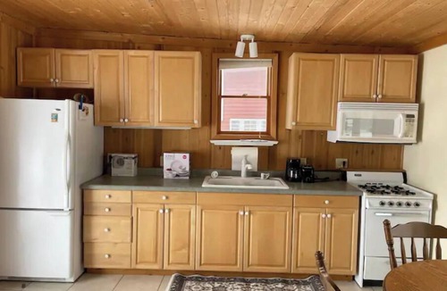 Watab Cabin | Cozy 1 bedroom cabin steps from the lake- Firepit and beautiful sunrises!