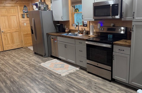 Berwick Cabin | Cozy 1-bedroom cabin in lovely Bondurant with a view