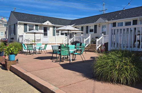 North Beach Haven Cottage | Cozy 1-bedroom Cottage by the Sea in charming Long Beach Island, NJ