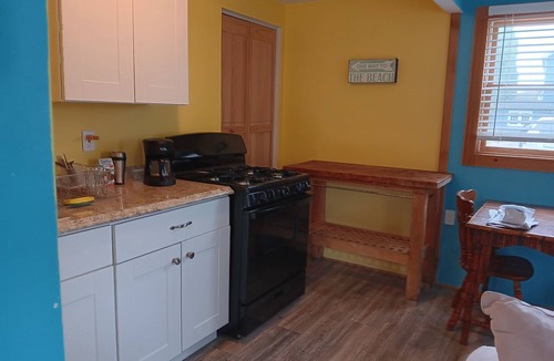 Avon Cottage | Cozy 1-bedroom cottage in adorable Bay Head