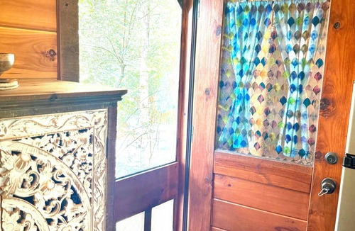 Newport Cottage | Cozy 1-bedroom cottage in peaceful Newport with AC