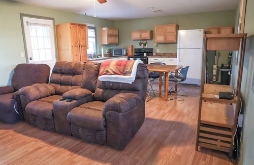 Park Hill Cabin | Cozy 1-bedroom Farm Stay in Tahlequah OK with photo opportunities available