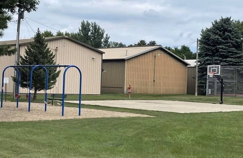 Wahpeton Apartment | Cozy 1-bedroom hotel suite in soothing Milford with AC