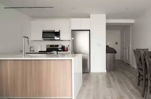 Greenpoint Apartment | Cozy 1-bedroom @ luxury waterfront tower in Greenpoint right across of Manhattan