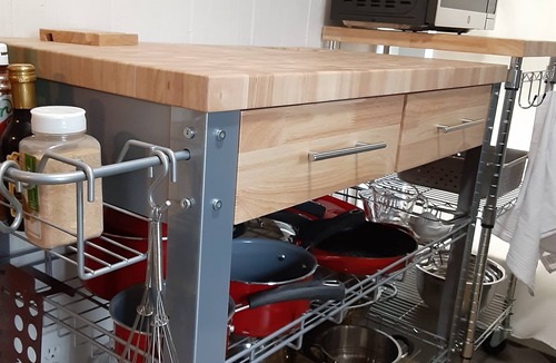 Harvard Apartment | Cozy 1-bedroom upper apartment with AC and WiFi in charming Harvard 28 Night min