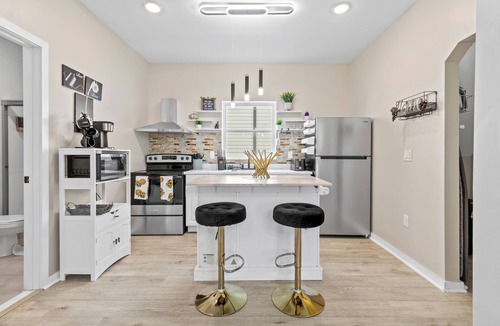 Elizabeth Apartment | Cozy 1-bedroom with AC and WiFi in lovely Elizabeth