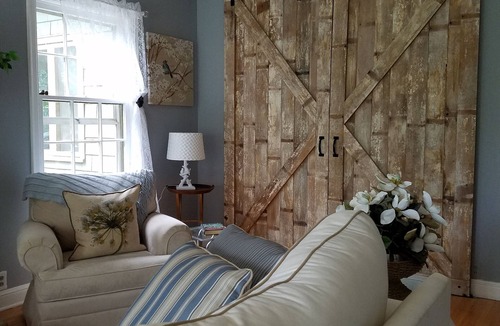 Northfield House | Cozy 1-bedroom with WIFI, AC in charming Northfield.