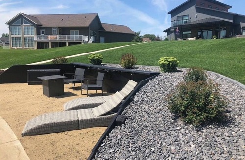 Bismarck Apartment | Cozy 1bedroom/1 bath/couch in cozy Bismarck-close to airport -over looking water