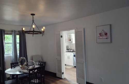 Wyman Park Apartment | Cozy 2-bedroom & 1.5 Baths apartment in enchanting Baltimore with WiFi, AC