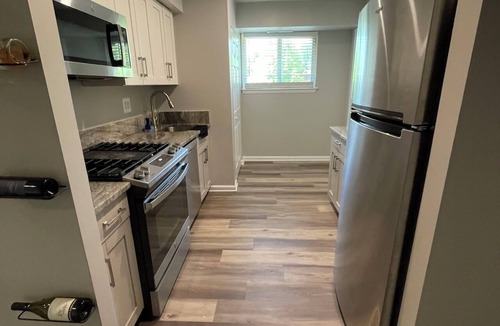 Ellicott City Apartment | Cozy 2-bedroom apartment in charming Ellicott City with AC