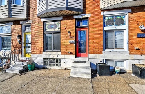 Downtown Baltimore Apartment | Cozy 2-bedroom apartment in welcoming Baltimore with WiFi, AC