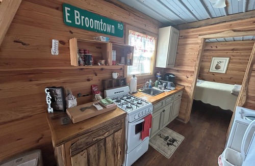 LaFayette Cabin | Cozy 2-bedroom cabin in welcoming LaFayette with WiFi, AC