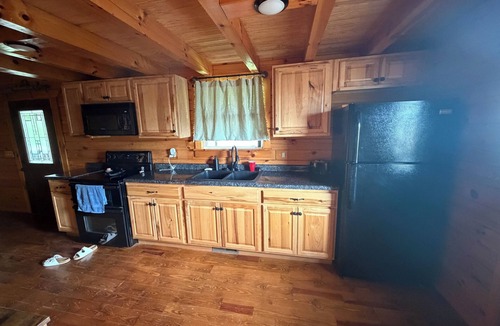Rocheport Cabin | Cozy 2 bedroom cabin secluded by private lake & 40 acres Relax outdoors in peace