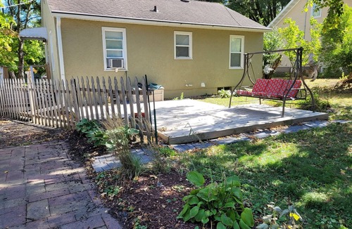 Red Wing House | Cozy 2 Bedroom close to Cannon Valley Trail