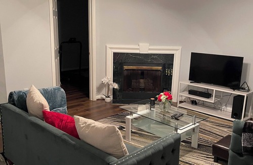Randallstown Condo | Cozy 2-bedroom condo in enchanting Pikesville with AC, WiFi
