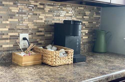 Lincoln Cottage | Cozy 2 bedroom cottage, near Stadium.