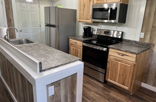 Dunlap Cottage | Cozy 2 Bedroom Guesthouse at High Corner Farm