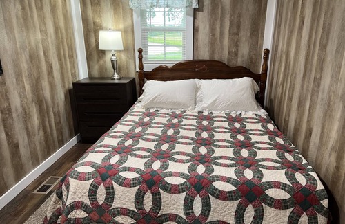 Dunlap Cottage | Cozy 2 Bedroom Guesthouse at High Corner Farm