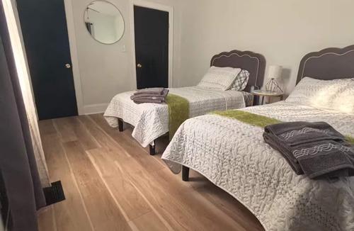 Jacksonville House | Cozy 2-bedroom house in charming Jacksonville with AC