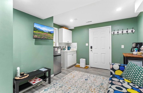 Montclair House | Cozy 2-bedroom house in peaceful Woodbridge with AC