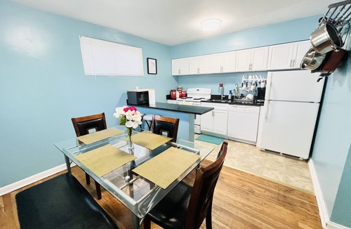 Aurora Highlands Apartment | Cozy 2 bedrooms Mins to DC DCA US Capitol 3 free parking short walk to metro