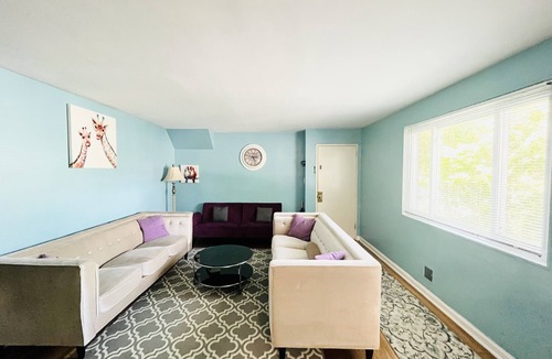 Aurora Highlands Apartment | Cozy 2 bedrooms Mins to DC DCA US Capitol 3 free parking short walk to metro