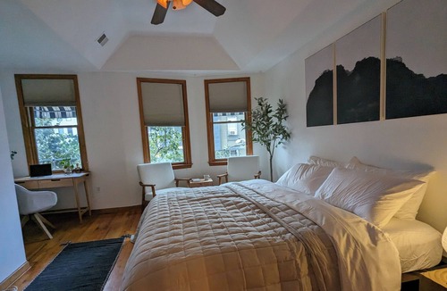 The Village Apartment | Cozy 2BD/1BA in the heart of Downtown JC! Pet Friendly