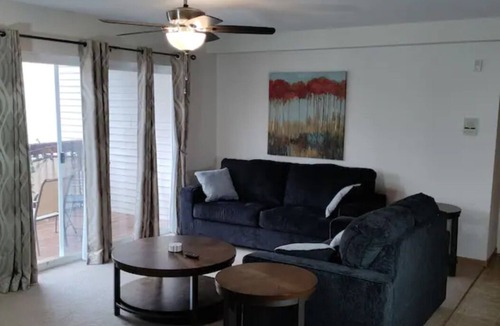 Davenport Condo | Cozy 2bd condo with Fireplace in Davenport, IA