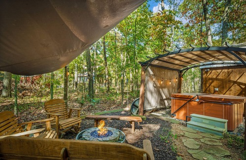 Mentone Cabin | Cozy 2BR 1.5 bath Hot Tub Fast WIFI Fire Pits King BD 2 Twins in Loft