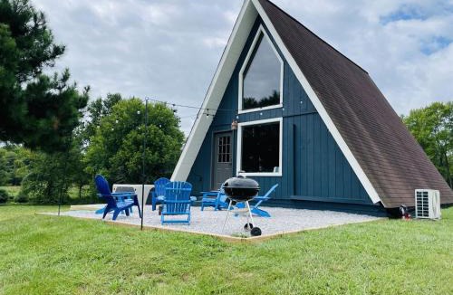 Makanda House | Cozy 2BR A-Frame Cabin w Hot Tub & Views