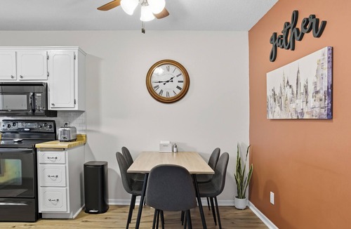 Rochester House | Cozy 2BR/Close to Mayo Clinic/Full Kitchen & Private Backyard