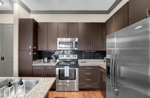 Brady Arts District Apartment | Cozy 2BR- Pool,Gym,Pkng,Near BOK Ctr&Arts Dstrct
