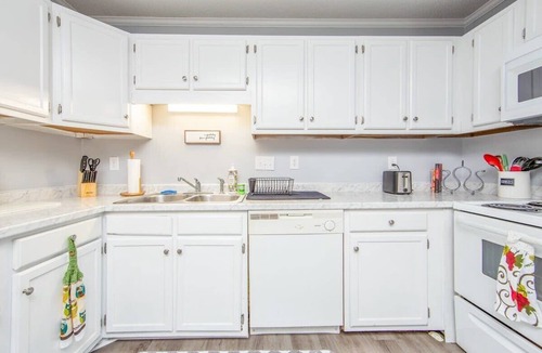 Fayetteville Apartment | Cozy 2BR Quadraplex Minutes to Ft Bragg w/Deck