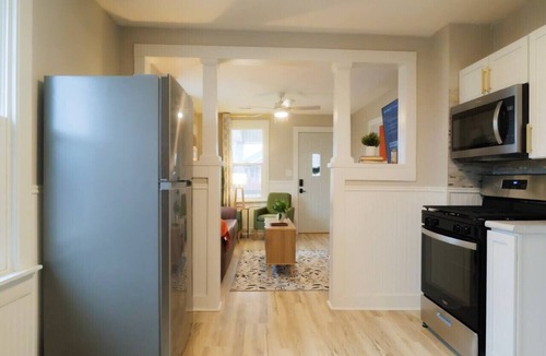East Peoria House | Cozy 2BR | WiFi + Kitchen | Extended Stay