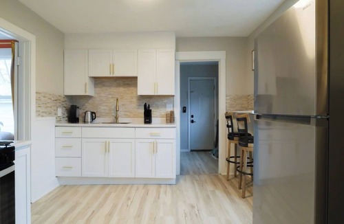 East Peoria House | Cozy 2BR | WiFi + Kitchen | Extended Stay