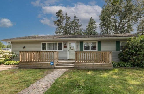 Bayville House | Cozy 3 bedroom pool home at the Jersey shore