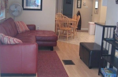 North End Condo | Cozy 3 Bedroom 1 1/2 Blocks to Beach & Amusements Pets Friendly