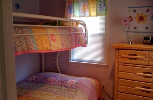 North End Condo | Cozy 3 Bedroom 1 1/2 Blocks to Beach & Amusements Pets Friendly