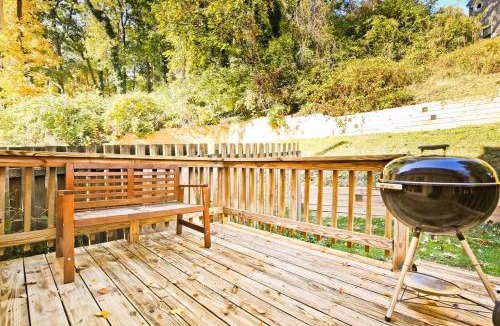 Nauck House | Cozy 3 bedroom and 2 bath Townhouse
