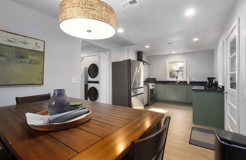 Waldron House | Cozy 3 Bedroom Home in Kansas City Sleeps 6