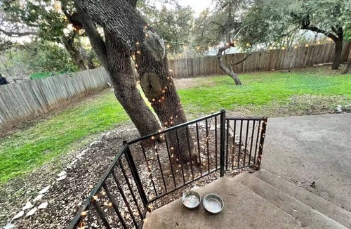 Cedar Park House | Cozy 3-bedroom house with Large Backyard and 72 inch TV